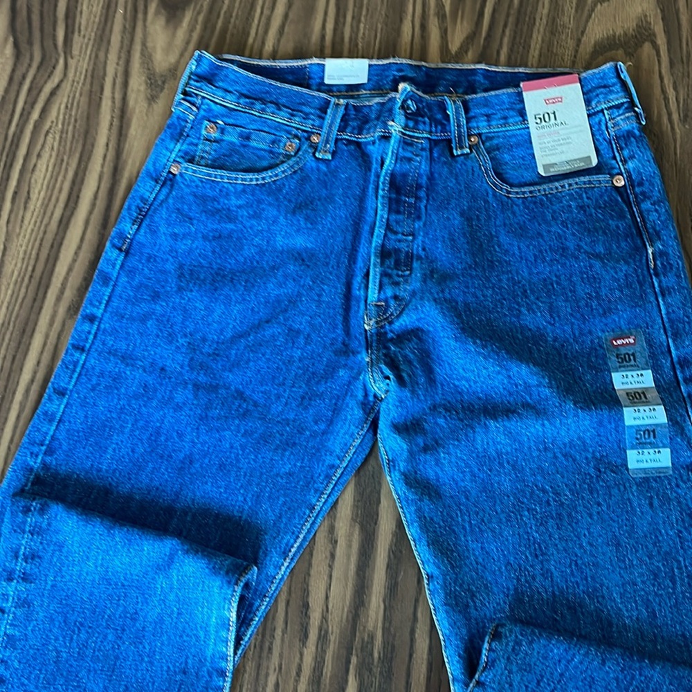 NWT Levi’s 501. 32x38.